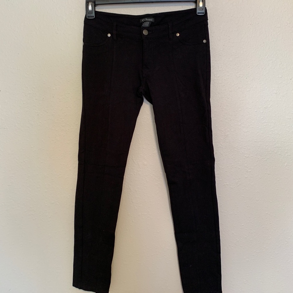 🌺 Black pants/leggings